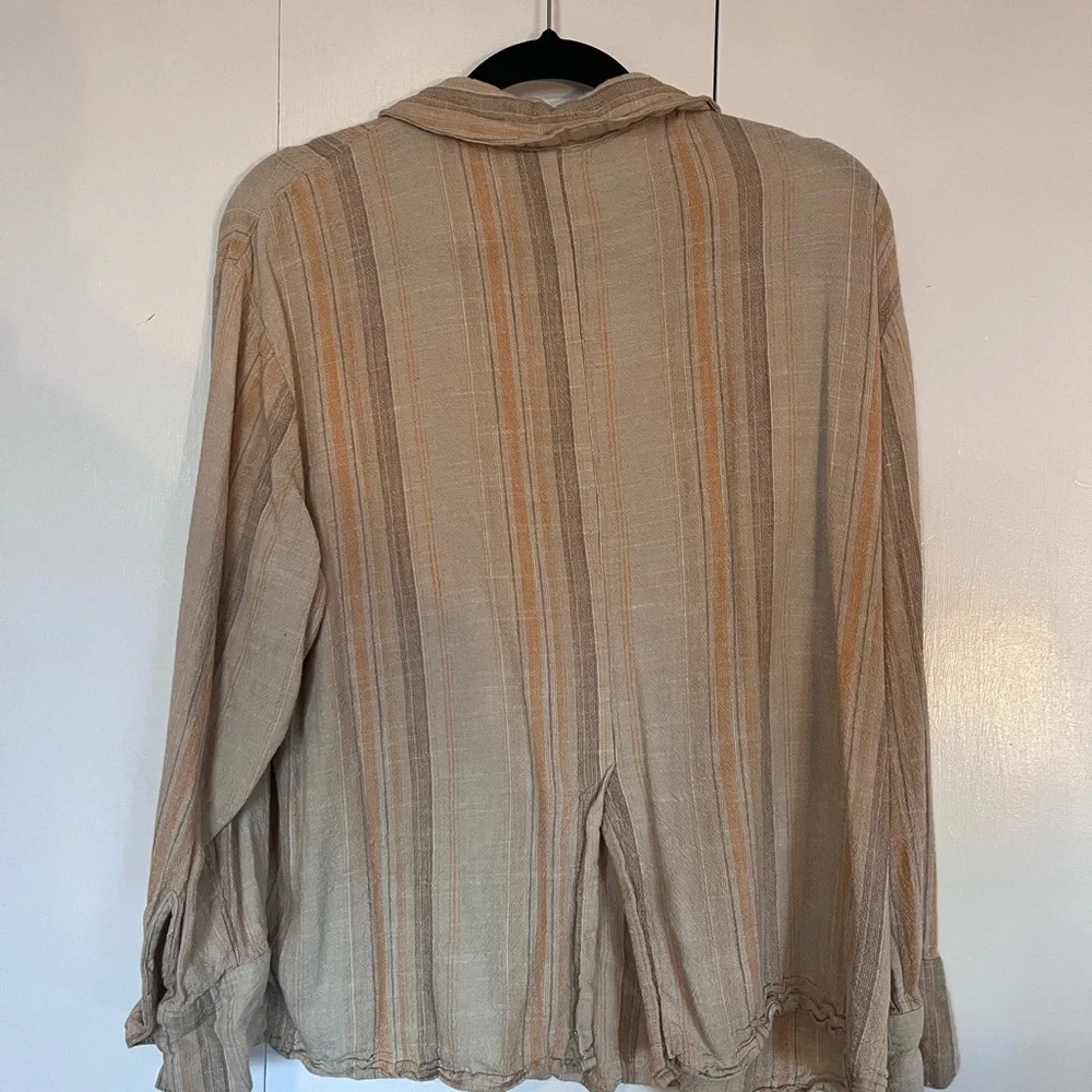 H&M stripe button up - Picture 3 of 3